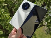 A Vivo X Fold 5 könnyebb lesz, mint az itt látható Vivo X Fold 3 (kép forrása: Notebookcheck)