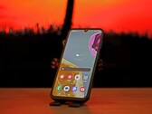 Samsung Galaxy M15 5G okostelefon felülvizsgálata - AMOLED, széles látószögű kamera és hatalmas akkumulátor 200 USD alatt