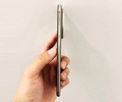 A Huawei Mate 70 Air körülbelül egy milliméterrel vastagabb, mint a Apple iPhone Air. (Kép forrása: @Rodent950)