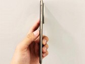 A Huawei Mate 70 Air körülbelül egy milliméterrel vastagabb, mint a Apple iPhone Air. (Kép forrása: @Rodent950)