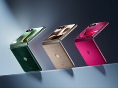 A Motorola Razr Ultra négyféle kivitelben kapható, köztük fa és Alcantara kivitelben. (Kép forrása: Motorola)