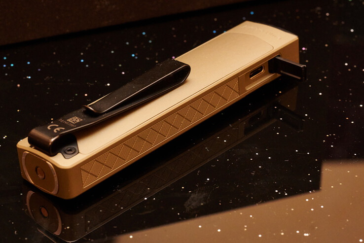 Az Arkpro Ultra kétirányú klipsz (azonos az Arkpro-val). (Kép forrása: Andreas Sebayang/Notebookcheck.com)