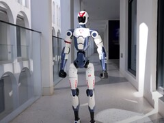 A Unitree R1 5900 dolláros ártól lesz kapható, így a magánfelhasználók számára is vonzó lehet. (Kép forrása: Unitree via YouTube)