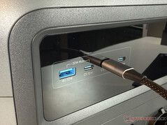 Négy USB-port (elöl)