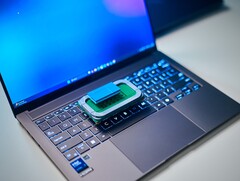 Az Intel Panther Lake APU-k csak laptopok belsejében lesznek elérhetőek. (Kép forrása: Alex Waetzel a Notebookcheck számára)