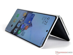 A képen látható MIX Fold 4 utódja még néhány hónapig várhat. (Kép forrása: Notebookcheck)