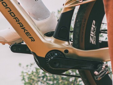 A Mondraker középmotoros hajtásrendszert alkalmaz