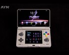 Az AYN Thor kettős AMOLED érintőkijelzővel rendelkezik. (Kép forrása: AYN)