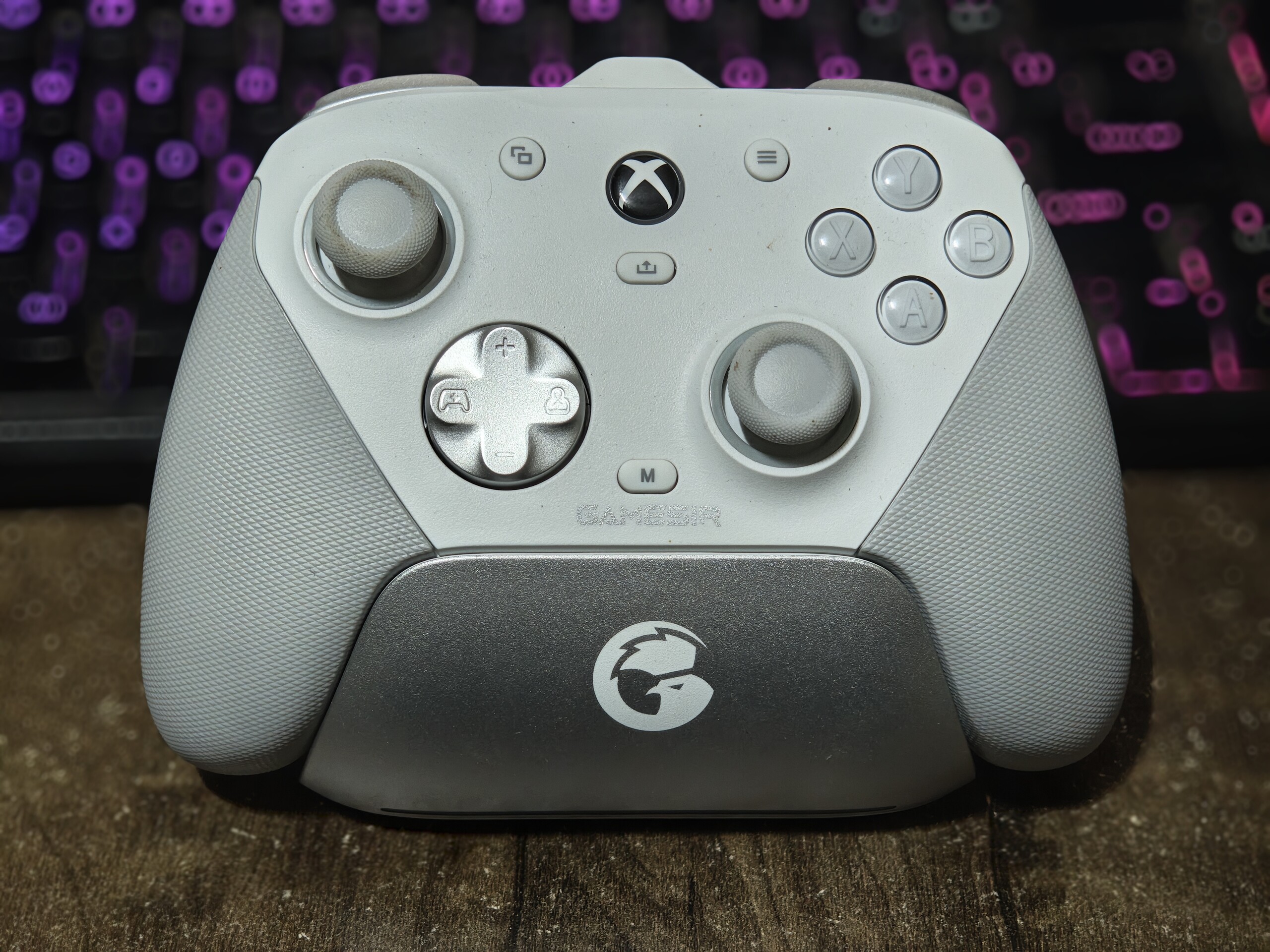 A GameSir GT7 Pro egy olyan funkciógazdag kontroller, amely nem éget lyukat a zsebedbe (kép forrása: Notebookcheck)
