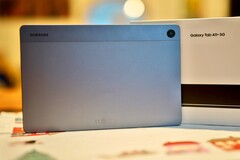 A Samsung Galaxy Tab A11+ 5G nem rendelkezik a legnagyobb akkumulátorral, de a mindennapi használatra még így is alkalmas. (Kép forrása: Notebookcheck)