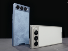 A Tecno Phantom Ultimate G Fold koncepció (a képen) két különböző színben. (Kép forrása: Tecno)