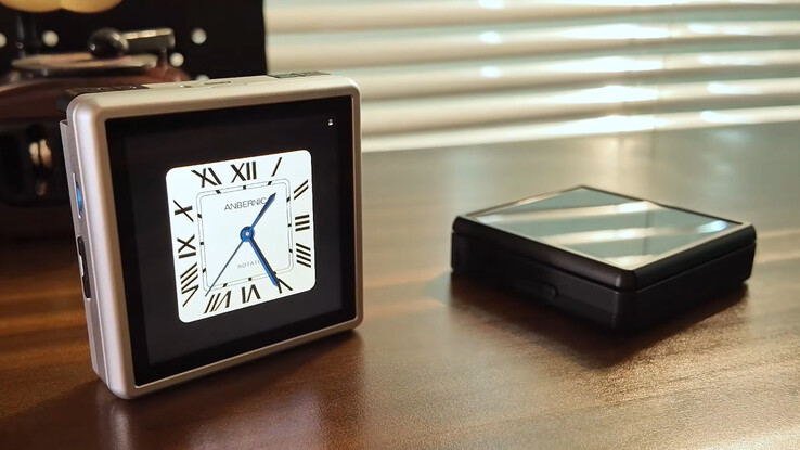 Az Anbernic RG Rotate a két bevezető színben.