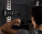 A férfi meghúzza a Gym Nano-t