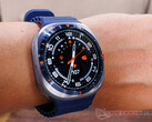2025 Galaxy Watch Ultra (a képen) 64 GB tárhellyel rendelkezik (Kép forrása: Notebookcheck)