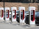 A Tesla gyakorlatilag sorbanállási megoldást jelent be a Supercharger-állomásokon kialakult sofőrkonfrontációk leküzdésére (Kép forrása: Tesla)