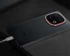 az iQOO közelgő zászlóshajója 7000 mAh-s akkumulátort tartalmazhat. A képen: iQOO 13. (Kép forrása: iQOO)