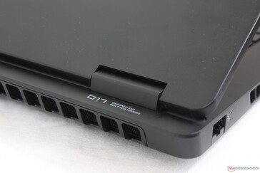 A hátsó kiemelkedés javítja a hűtést, de nagyobb súly és nagyobb méretek árán