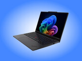 A ThinkPad X13 Gen 7 egyetlen színváltozatban kapható, sajtolt alumínium alsó burkolattal.