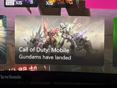 Egy Xbox műszerfal képernyőkép, amelyen egy Call of Duty: Mobile hirdetés látható Gundam mechákkal, a 