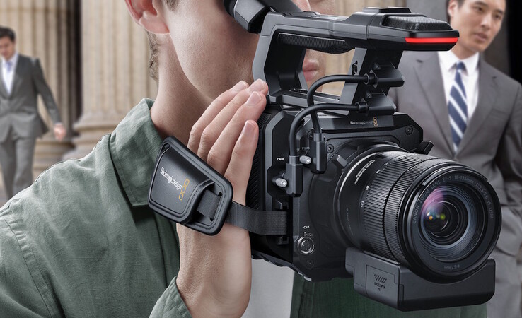 A PYXIS 12K digitális kamera videokameraként is használható, 5G élő közvetítéssel a Facebookra, az X-re és a YouTube-ra. (Kép forrása: Blackmagic)