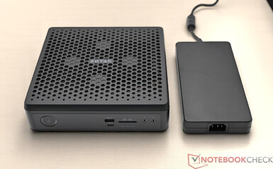 Zotac Zbox Magnus EN374070 tápegységgel (19,5 V; 16,9 A)