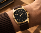 A Timex Marlin Tonneau TW2Y84500IK karóra arany színű tokot tartalmaz