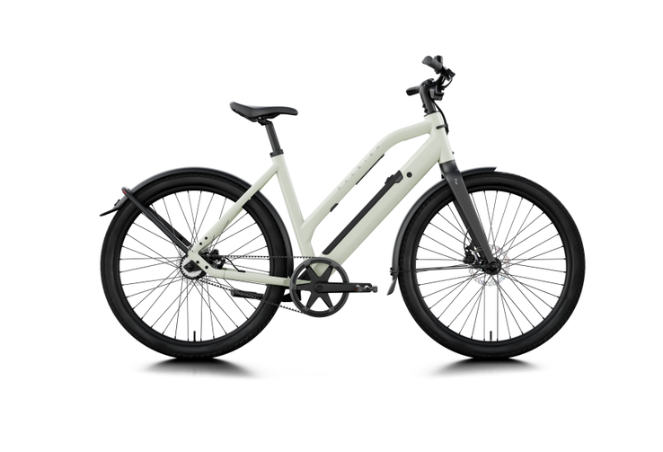 A Raleigh One modell törtfehér színben