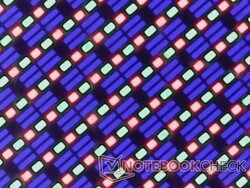 A fényes OLED éles, csak enyhe moire vagy szemcsés hatású