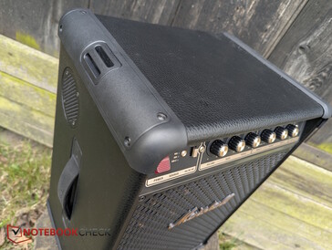 PU bőr a tetején és az oldalán, megerősített élek és fogantyú