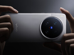 Az ISOCELL HPB mellé mindkét modellben egy Sony LYT-828 csatlakozik, a képen látható X200 Ultra. (Kép forrása: Vivo)