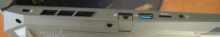 Balra: Kensington-zár, RJ-45 LAN, USB 3 Type-A, microSD, 3,5 mm-es kombinált audiocsatlakozó