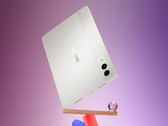 A Yoga Tab ára 599,99 dollár. A képen: promóciós kép a táblagépről. (Kép forrása: Lenovo)