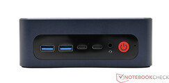 Előlap: 2x USB, 2x USB4 TypeC