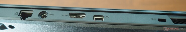 Hátul: RJ45-LAN, tápellátás, HDMI, Mini-DisplayPort 1.4, Kensington Lock