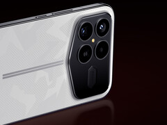 A Redmi K90 Ultra a tippek szerint aktív hűtőventilátorral rendelkezik. A képen: a K90 Pro Max Lamborghini kiadás hátoldalát bemutató promóciós kép.