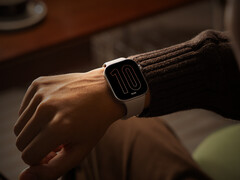 A Redmi Watch 6 Kínában 54 dollár körüli áron jelent meg. Képünkön: az okosóra promóciós képe. (Kép forrása: Xiaomi)