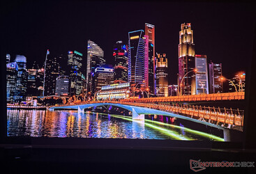 Nebula X1 Pro egy elsötétített szobában...