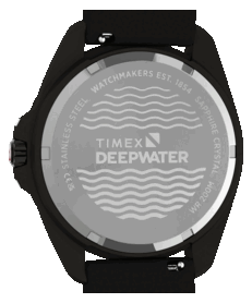 A Timex Deepwater Arctic 200 tokjának hátlapjáról készült közeli kép, rajta a Deepwater logóval és hullámmotívummal.