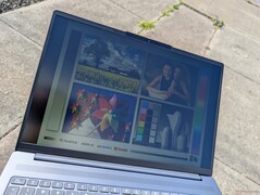 Kültéren, napfényben