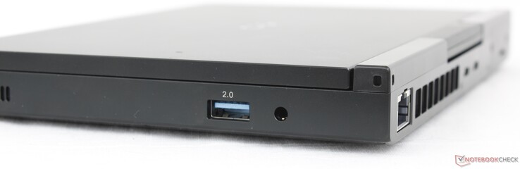 Rendben: USB-A 2.0, 3,5 mm-es fejhallgatóJobbra: USB-A 2.0, 3,5 mm-es fejhallgató