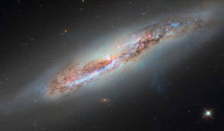 Hubble-kép az NBC 4388-ról (Kép forrása: ESA/Hubble, NASA, S. Veilleux, J. Wang és J. Greene)