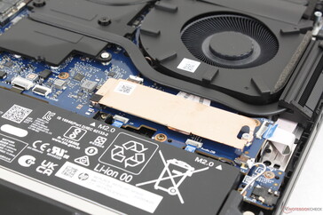 Másodlagos M.2 SSD-hely bővítéshez