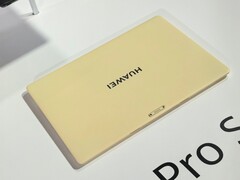 A Huawei Matepad Pro S sárga színváltozatban
