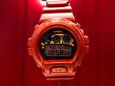 A Casio új G-Shock x Syna órája (a képen) már szerepel a márka európai üzleteiben. (Kép forrása: Casio)