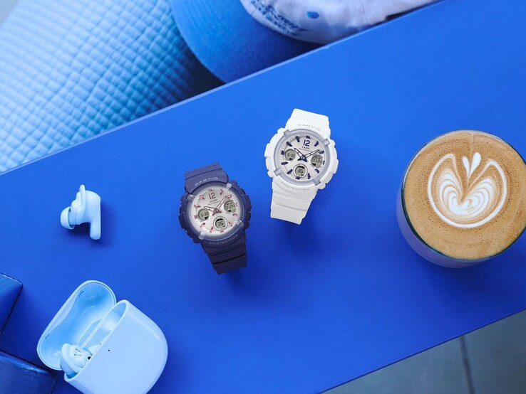 A Casio G-Shock Baby-G BGA-2800-2A2 (balra) és BGA-2800-7A3 (jobbra) órák