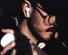 Az AirPods következő generációi közül az egyik Visual Intelligence kamerával lesz felszerelve, amint azt egy macOS-ben felfedezett, kiszivárgott Apple-videó is mutatja.