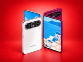 A Coolpad Cool X Wide okostelefon elöl- és hátulnézetből, fehér és piros kivitelben.