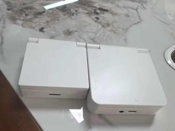 A Miyoo Mini Flip és a Miyoo Flip zárt állapotban. (Kép forrása: via Miyoo Mini Stock Alerts)