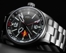 A Seiko NH34A automata GMT óraművel hajtott Panzera Flieger 45G pilótaóra (a képen) 41 órás járástartalékot biztosít. (Kép forrása: Panzera)