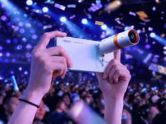 Az Oppo Find X10 teleobjektív-kiegészítővel.